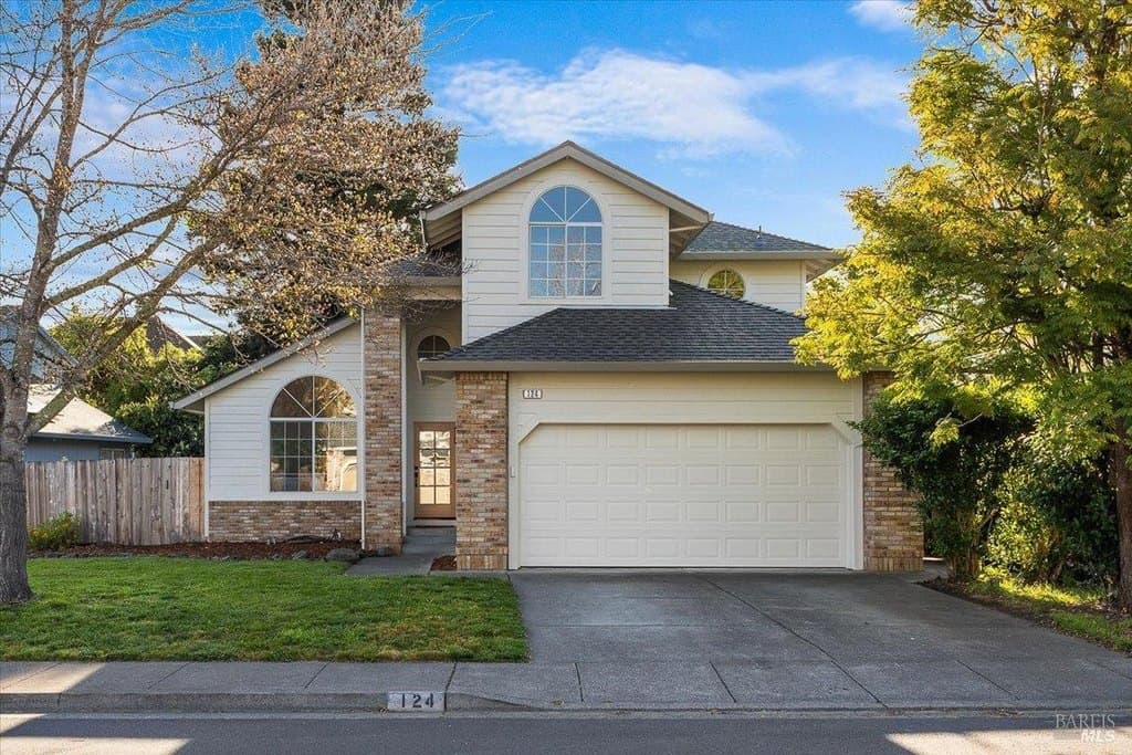 4 bedroom house for sale at 124 Macklin Dr Cotati 94931 - $950,000