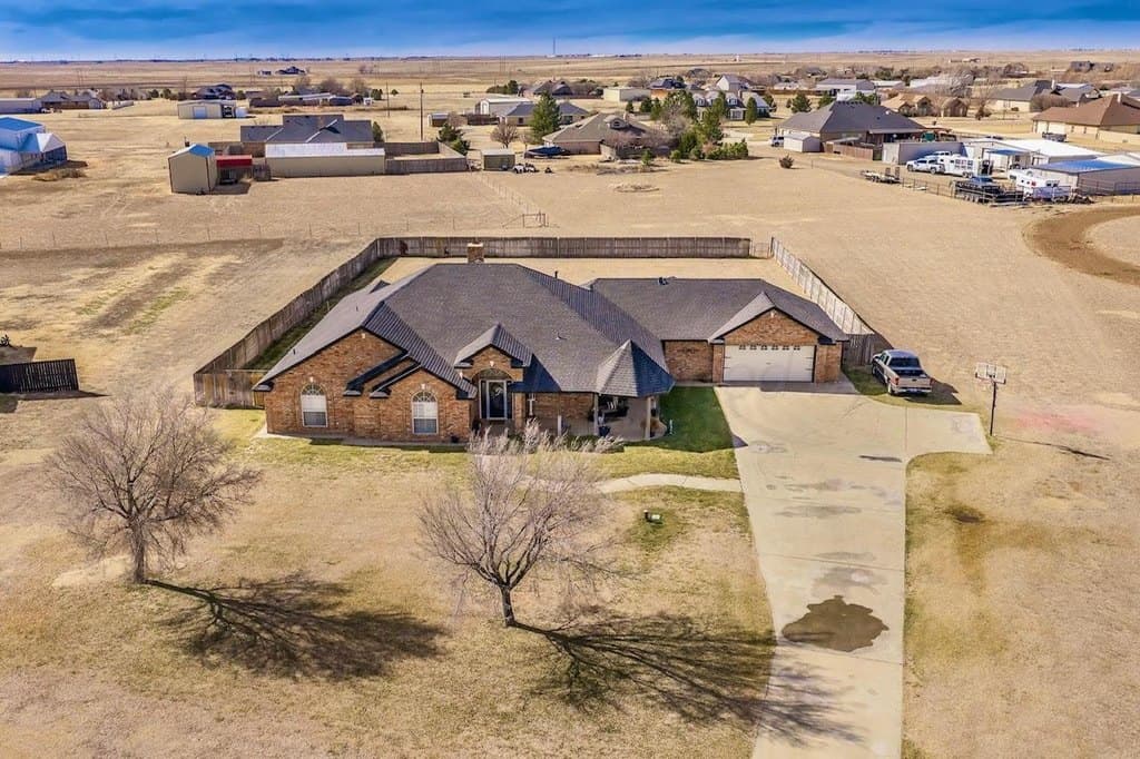 4 bedroom house for sale at 200 Hunter Trl Bushland - $479,500