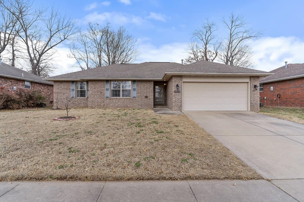 3 bedroom house for sale at 3853 W Lombard St Springfield 65802 - $245,000
