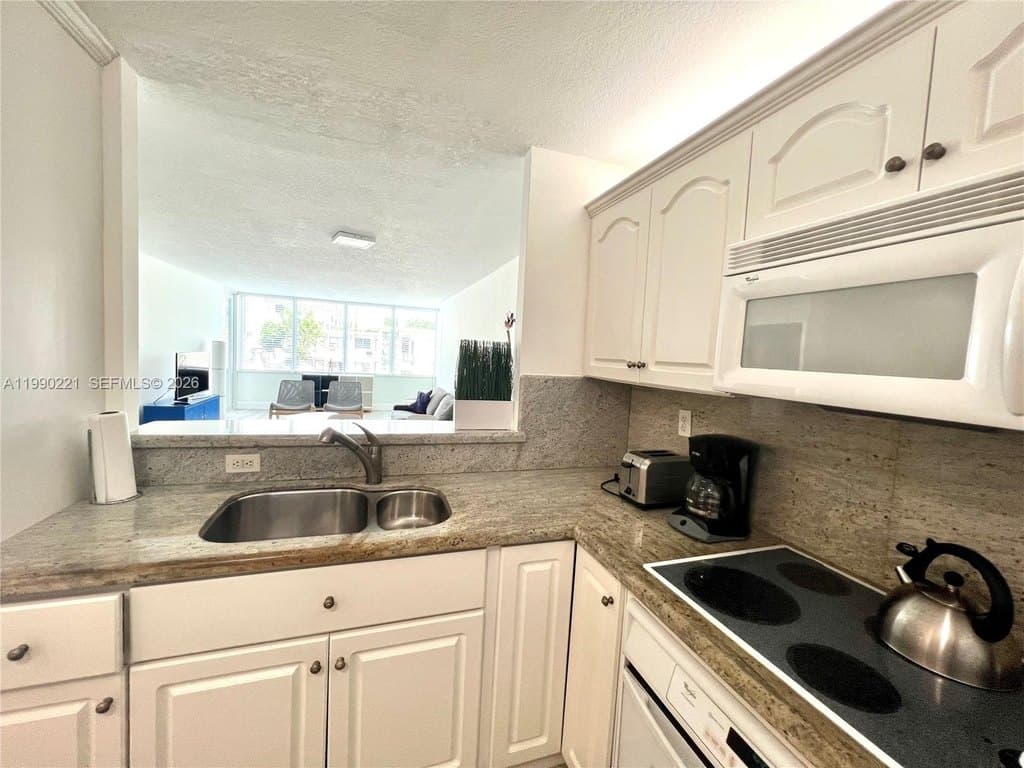 1 bedroom condo for sale at 8233 Harding Ave Apt 204 Miami Beach 33141 - $270,000
