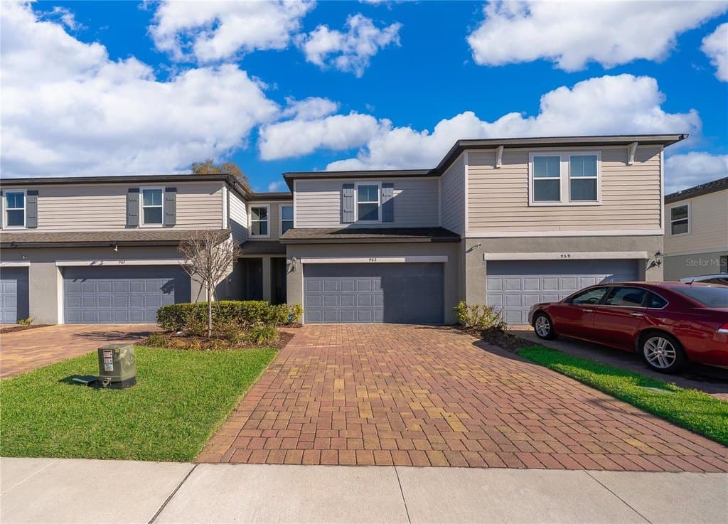 3 bedroom townhouse for sale at 963 Robin Holly St Ocoee 34761 - $349,900