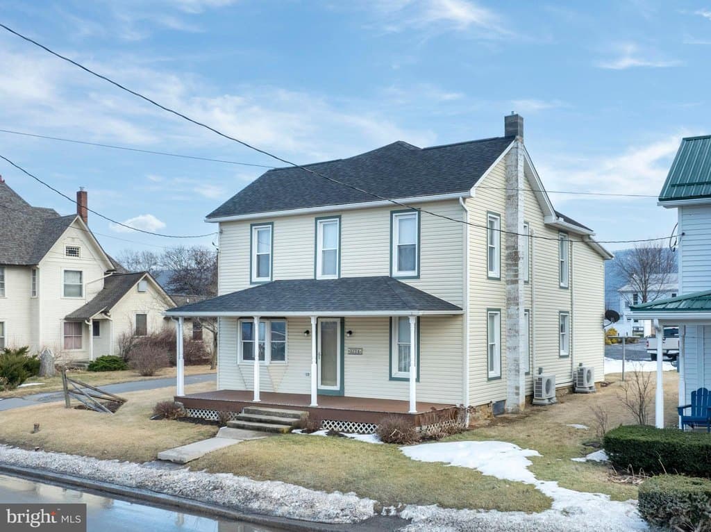 4 bedroom house for sale at 3774 W Main St Belleville - $220,000