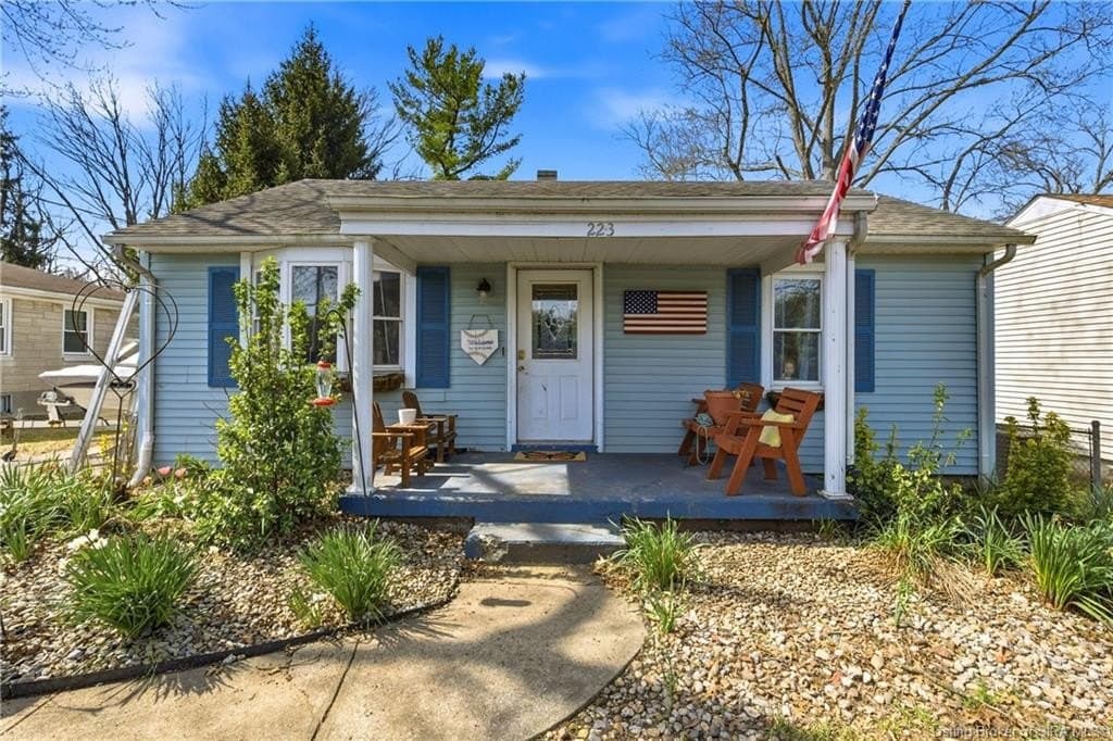 2 bedroom house for sale at 223 Perrin Ln Jeffersonville 47130 - $199,900