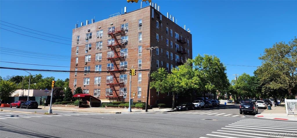coop for sale at 222-89 Braddock Ave Unit 3D Bellerose - $169,000