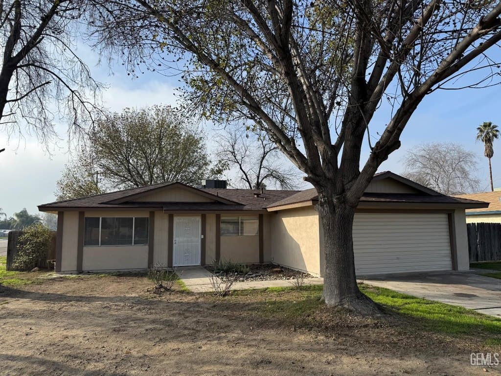 3 bedroom house for sale at 8837 Glenda St Greenfield - $379,900