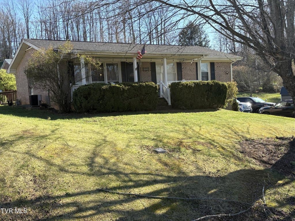 3 bedroom house for sale at 19324 Woodland Hills Rd Abingdon - $274,900
