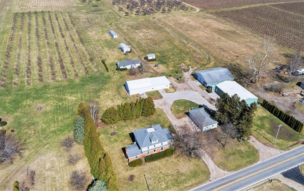 5 bedroom house for sale at 6629 N Branch Rd Benton Harbor - $630,000