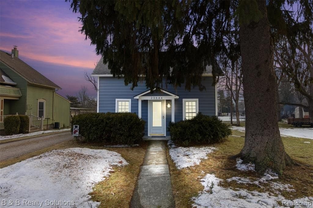 2 bedroom house for sale at 23644 E Main St Armada - $219,000