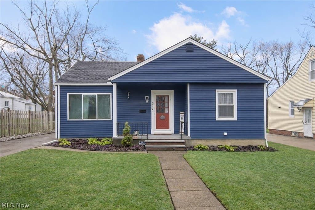 3 bedroom house for sale at 370 Taft Ave Bedford - $194,900