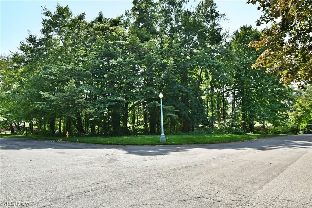 land for sale at Hunters Holw Howland Center 44484 - $69,000