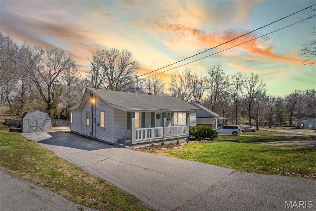 3 bedroom house for sale at 2425 LA Salle Dr Alton - $154,900