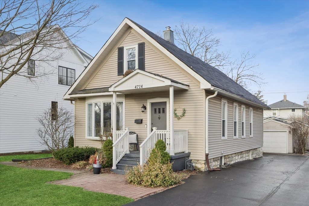 3 bedroom house for sale at 4714 Highland Ave Downers Grove 60515 - $499,000