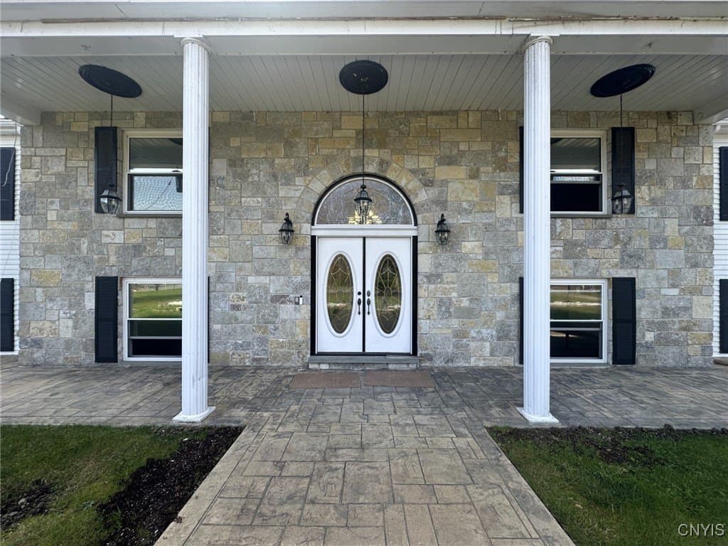 4 bedroom house for sale at 10434 Mapledale Rd Barneveld - $629,000