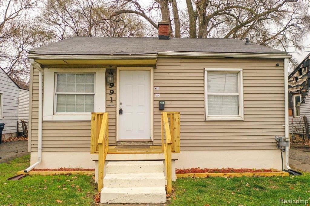 2 bedroom house for sale at 991 S Ballenger Hwy Flint 48532 - $49,000