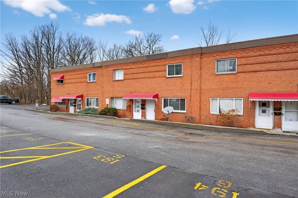 2 bedroom condo for sale at 193 Dalepark Dr Apt 7 Bedford - $78,000