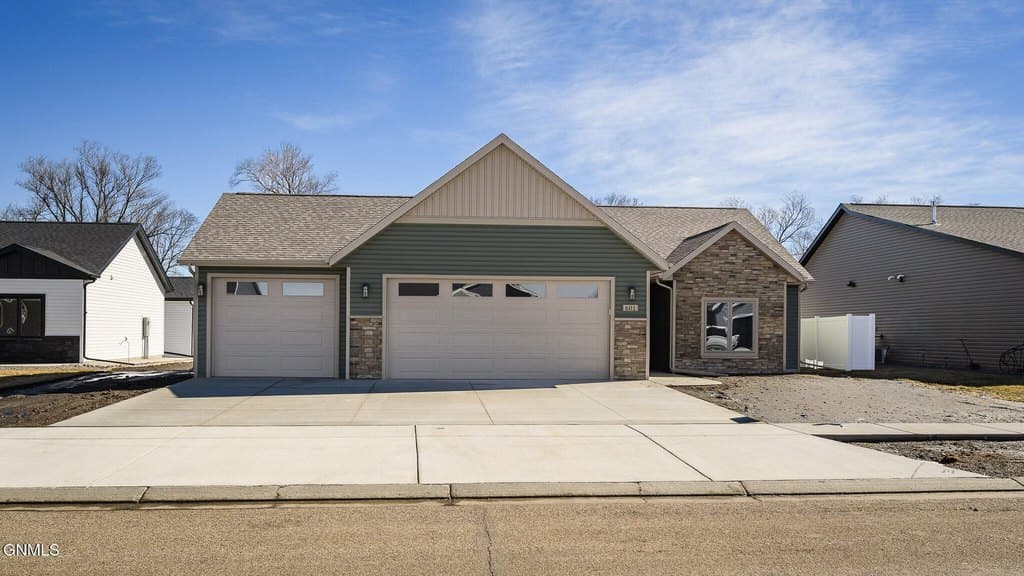 3 bedroom house for sale at 601 Mehrer Dr Bismarck - $485,900