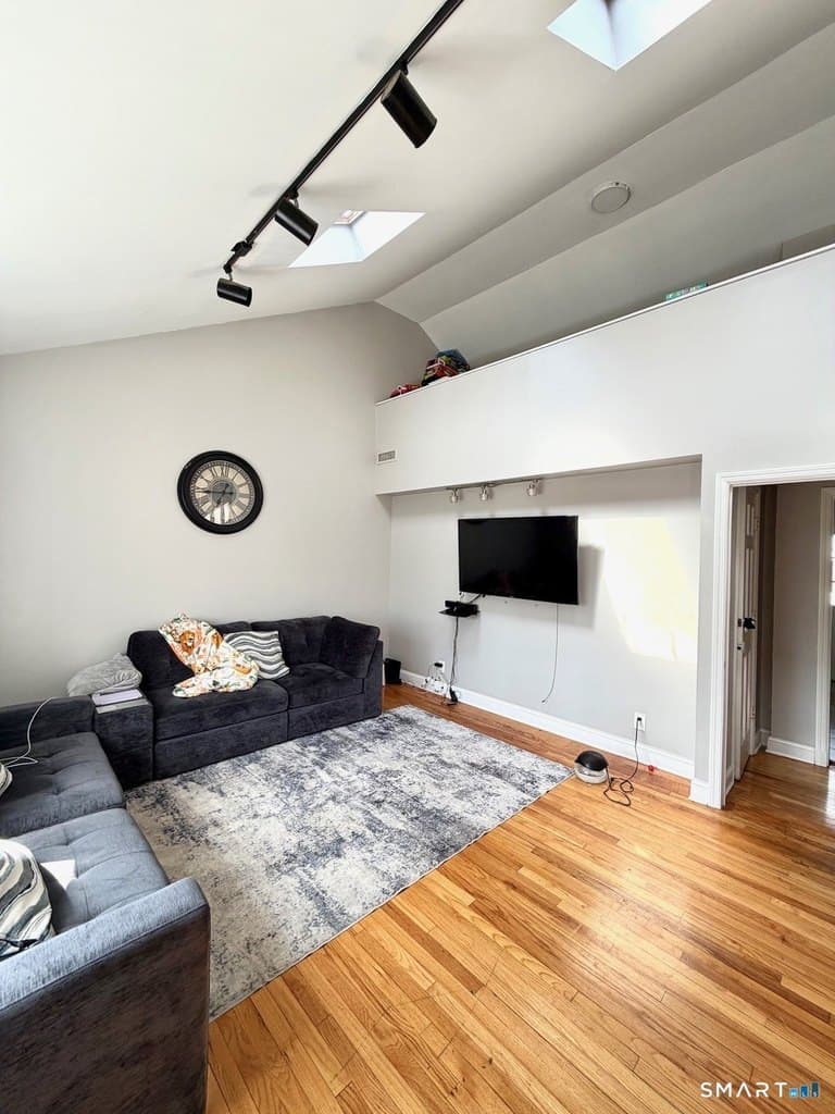 2 bedroom house for sale at 153 Oaklawn Ave Stamford - $639,900
