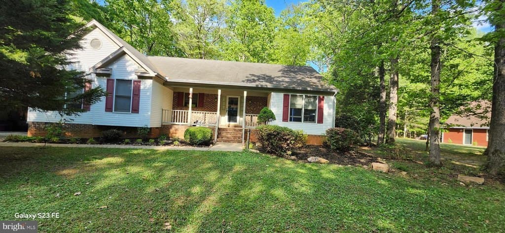 3 bedroom house for sale at 11801 Wilderness Park Dr Lake Wilderness 22551 - $389,900