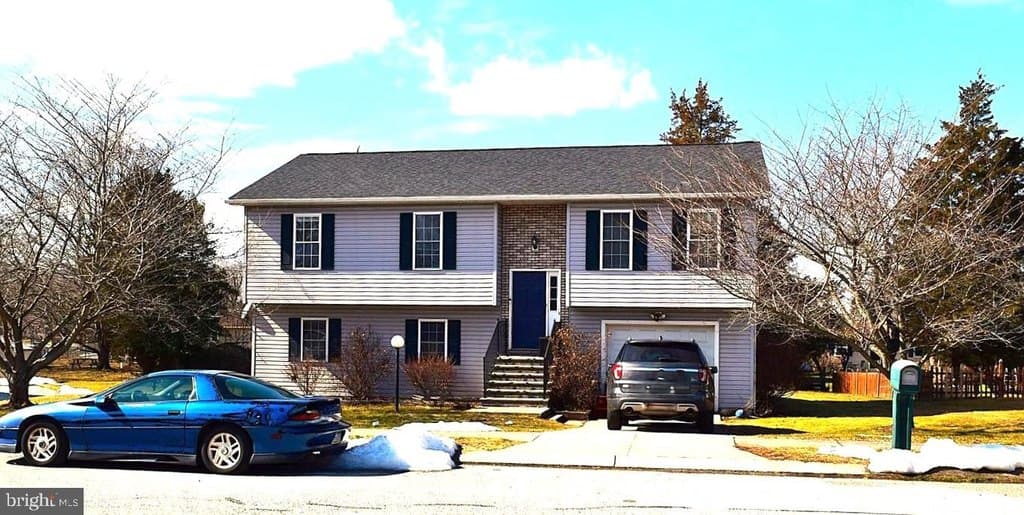 3 bedroom house for sale at 99 Jessica Dr Bonneauville - $309,900