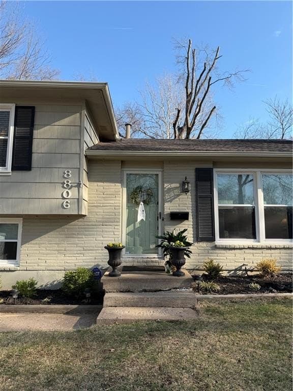 3 bedroom house for sale at 8806 W 72nd Ter Merriam 66204 - $325,000