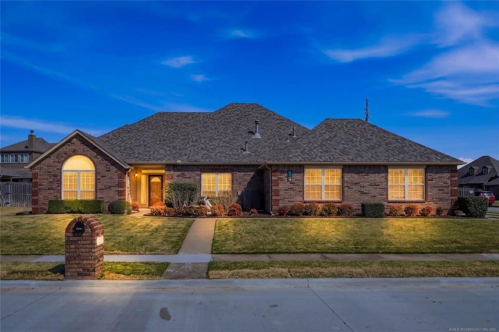 4 bedroom house for sale at 3005 N 15th St Broken Arrow - $374,500