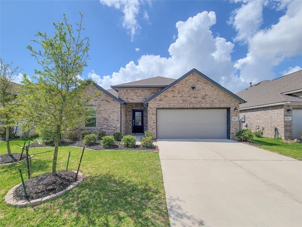 4 bedroom house for sale at 9319 Pavonia Fawn Dr Baytown 77521 - $329,999