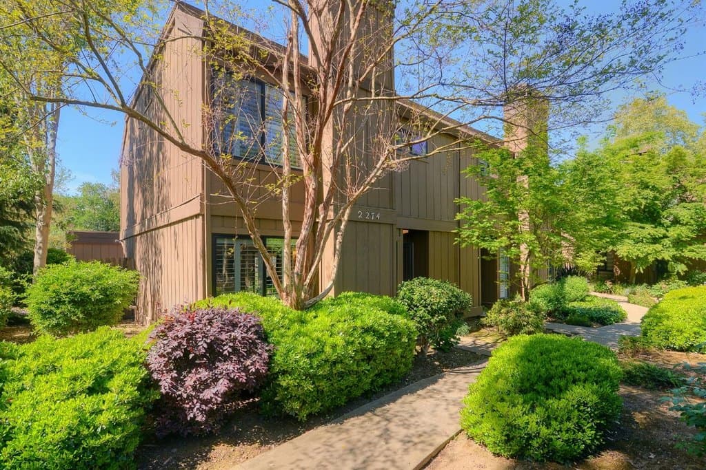 3 bedroom townhouse for sale at 2274 Sierra Blvd Apt H Arden-Arcade - $365,000