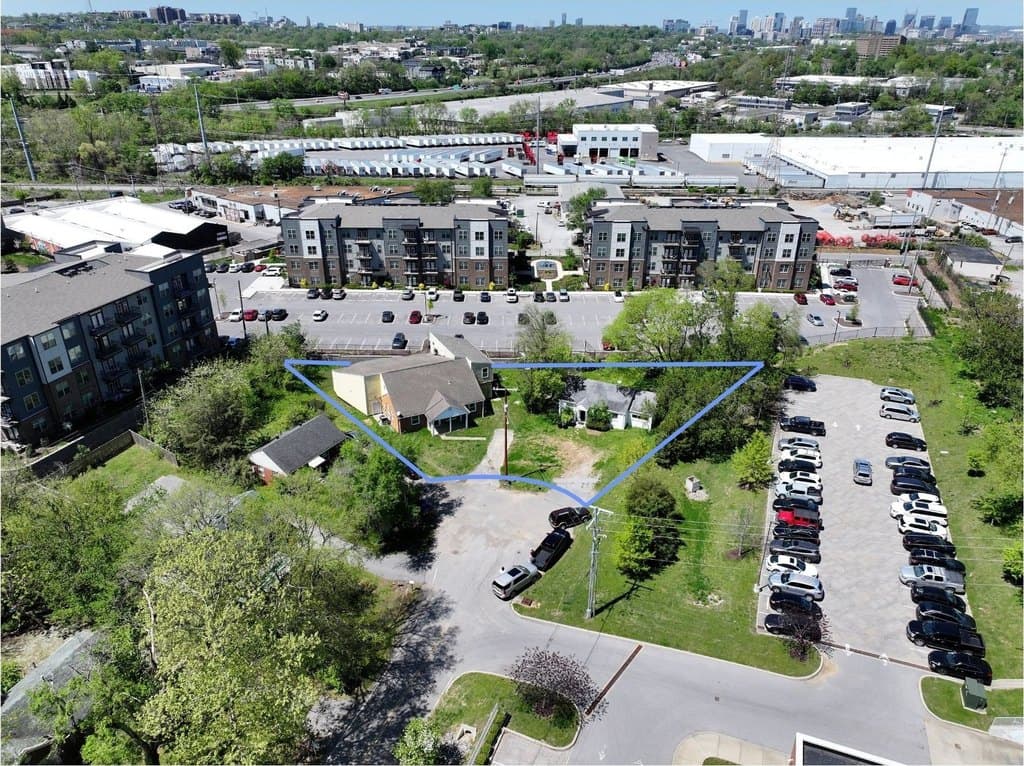 3 bedroom house for sale at 2686 Fessey Ct Berry Hill - $1,800,000