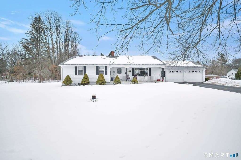 2 bedroom house for sale at 33 Harrington Rd Broad Brook - $357,900