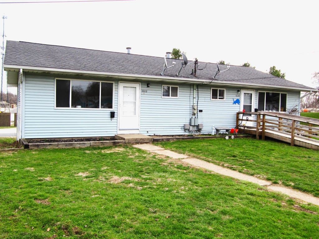 4 bedroom multi-family for sale at 1020-1022 Avondale Cir Kalamazoo - $274,900