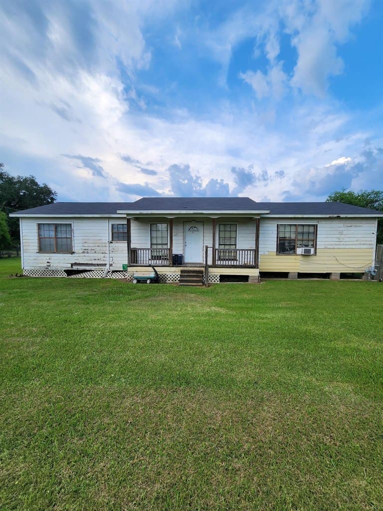 4 bedroom house for sale at 109 Frank Ln Belle Rose - $65,000