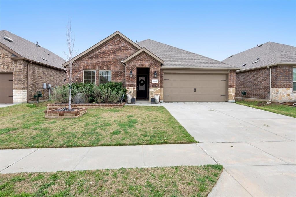 4 bedroom house for sale at 11028 Los Alamos Dr Aubrey - $349,999