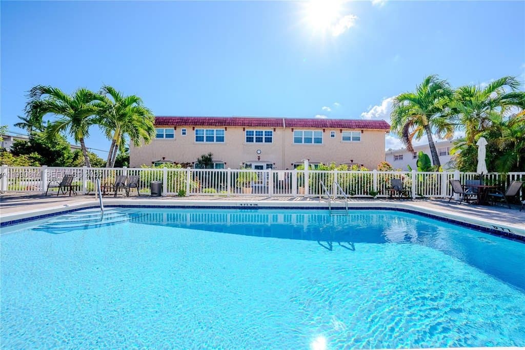 2 bedroom condo for sale at 221 SE 9th Ave Unit 202 Pompano Beach - $237,000