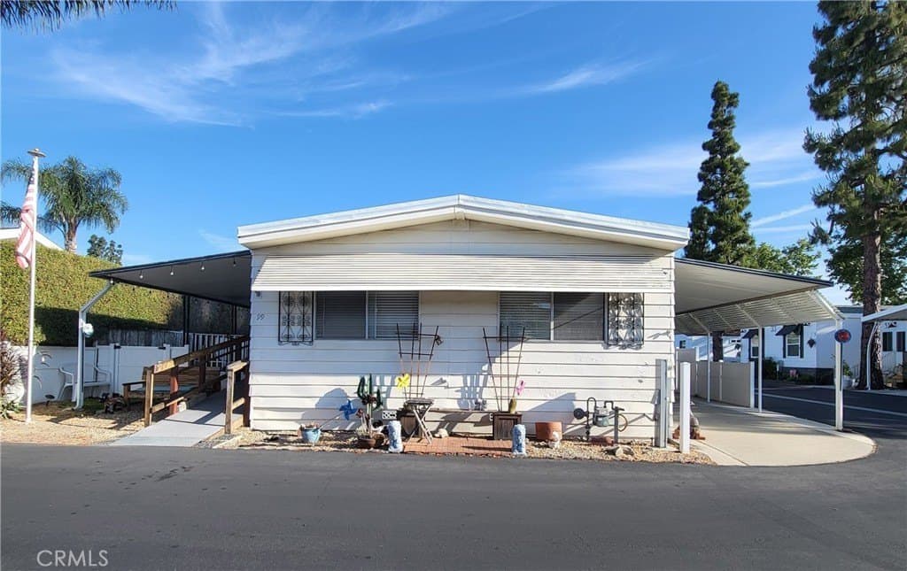 2 bedroom mobile home for sale at 32302 Alipaz St Spc 99 San Juan Capistrano 92675 - $385,000