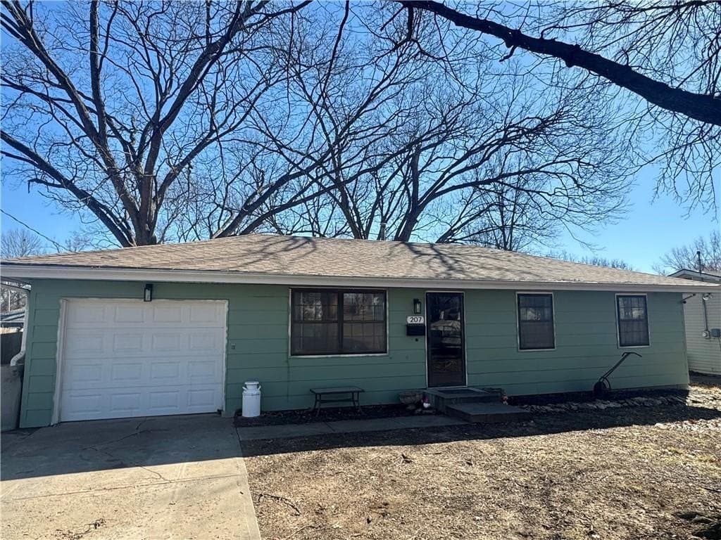 3 bedroom house for sale at 207 S Willow St Butler - $160,000