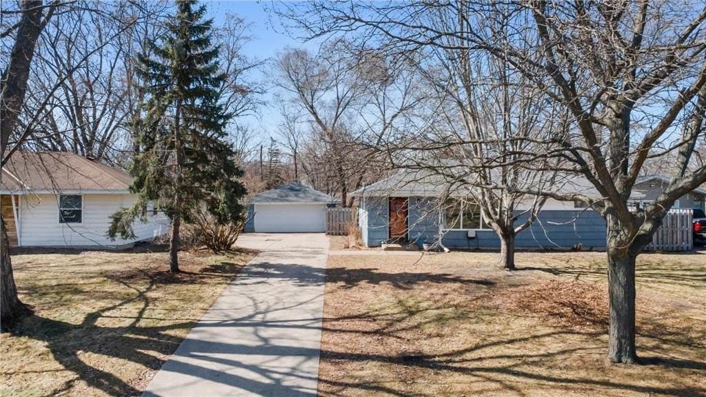 3 bedroom house for sale at 11824 Larch St NW Coon Rapids 55448 - $290,000