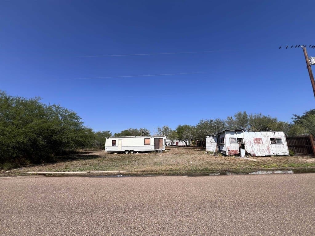 land for sale at Railroad Dr Benavides - $65,000