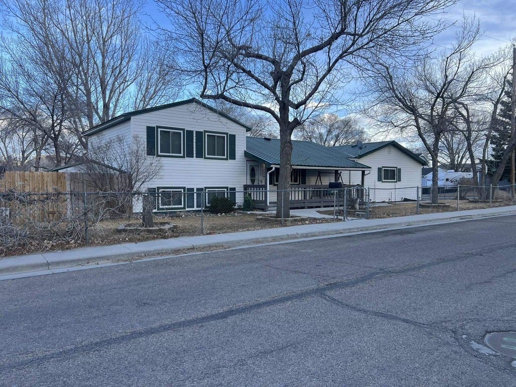 3 bedroom house for sale at 790 Andrews St Green River 82935 - $319,500
