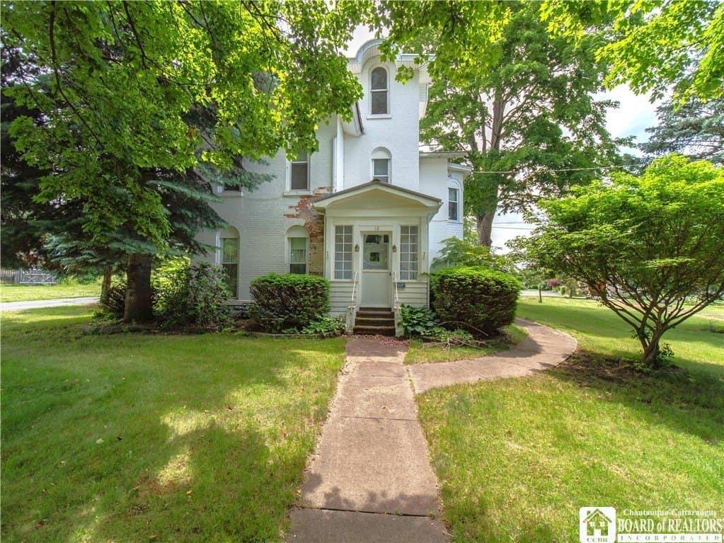 4 bedroom house for sale at 12 Central Ave Brocton - $225,000