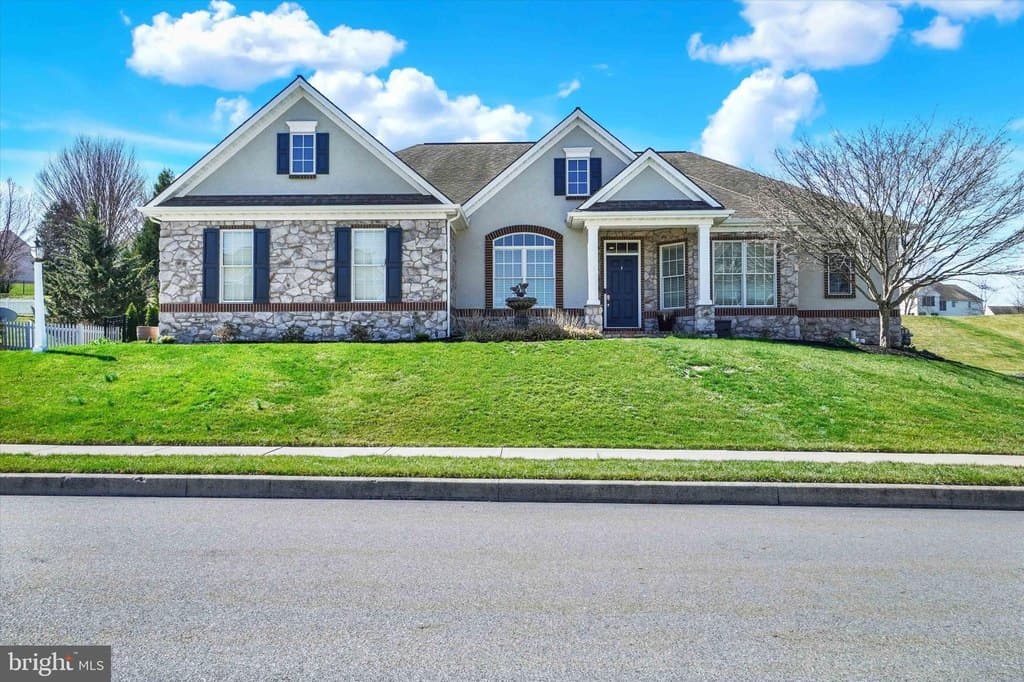 3 bedroom house for sale at 2773 Meadow Cross Way York 17402 - $599,900