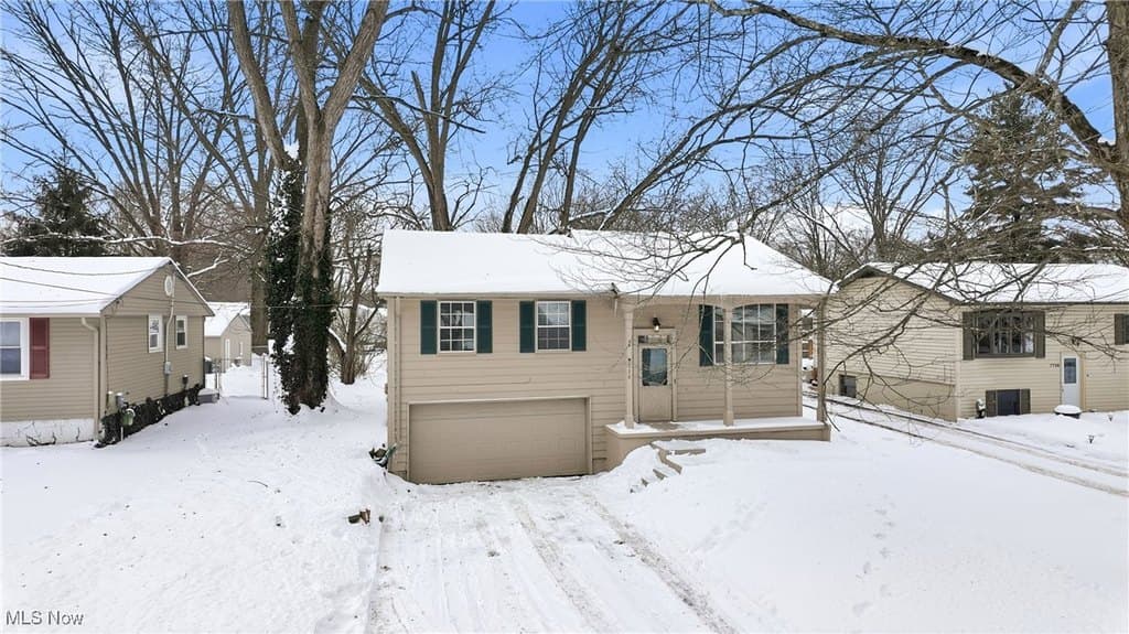 3 bedroom house for sale at 7736 Anderson Ave NE Howland Center 44484 - $187,900