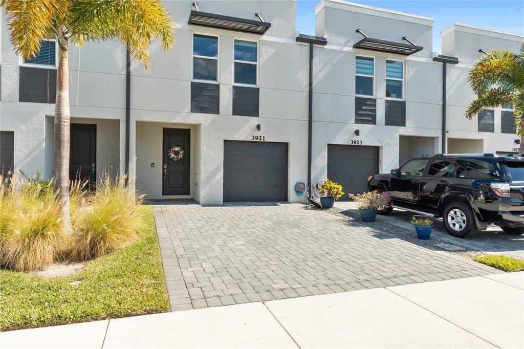 3 bedroom townhouse for sale at 3921 SE Mentmore Ln Unit 3838 Stuart 34997 - $349,900