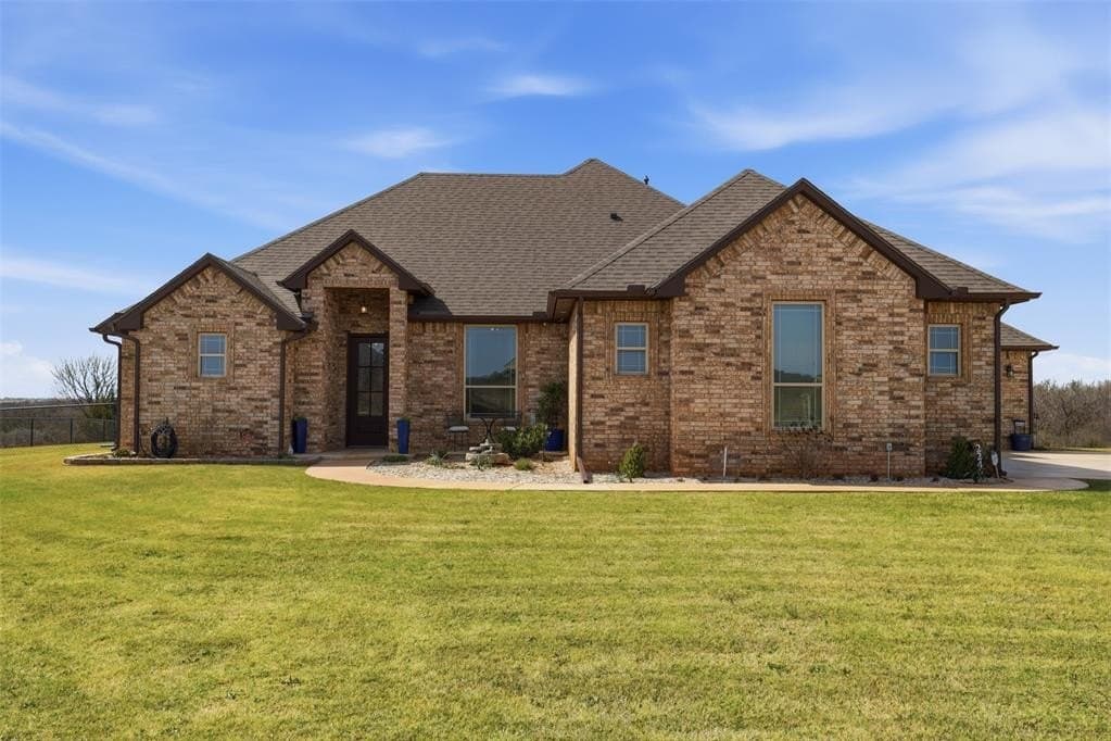 3 bedroom house for sale at 2246 County Road 1334 Blanchard - $405,000