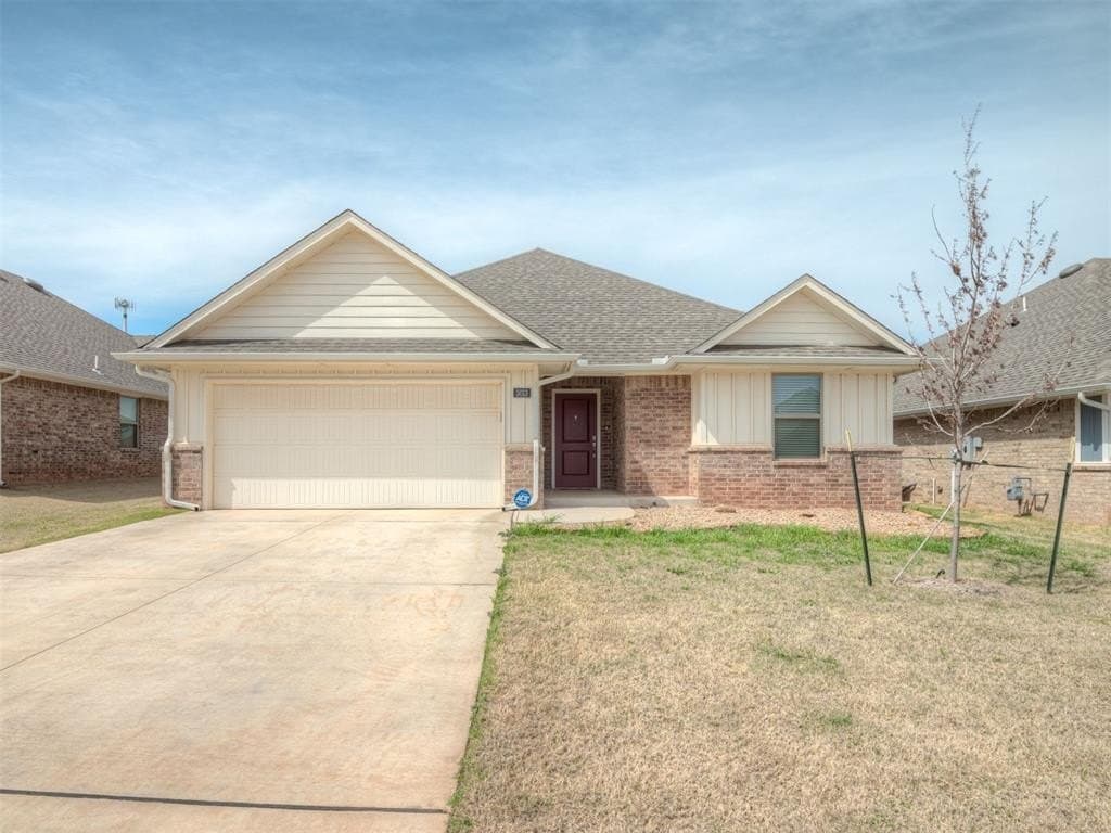 3 bedroom house for sale at 3013 Crossover Ct Moore 73160 - $305,000