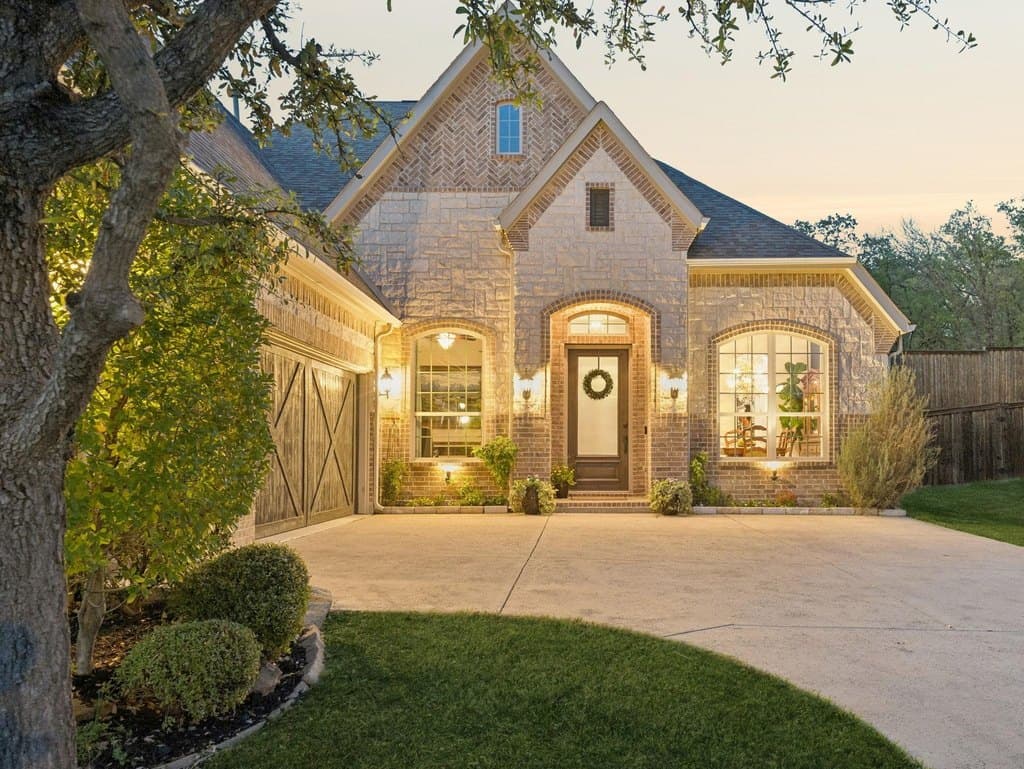 3 bedroom house for sale at 1104 Guthrie Ct Colleyville 76034 - $739,800