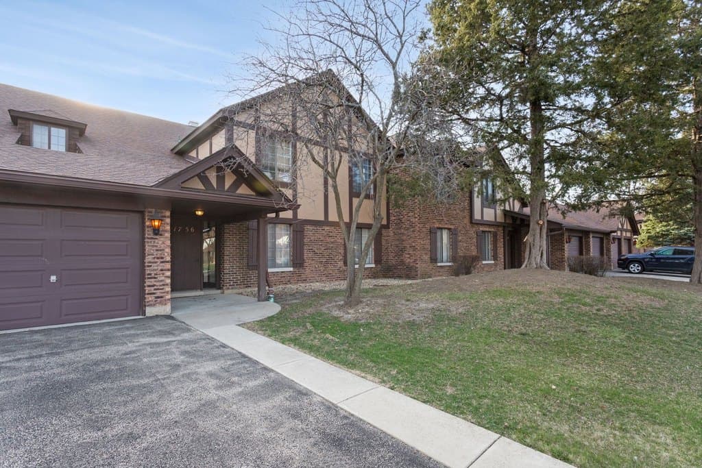 3 bedroom condo for sale at 1756 Plymouth Ct Apt B Wheaton 60189 - $284,900