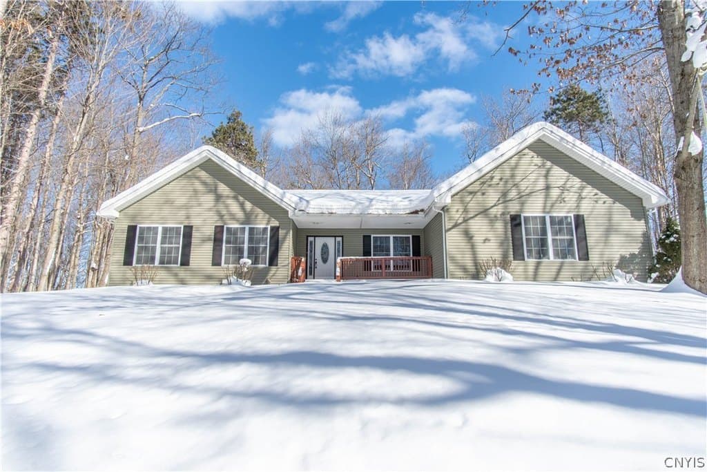 3 bedroom house for sale at 34201 Jackson Ii Rd Champion - $378,000
