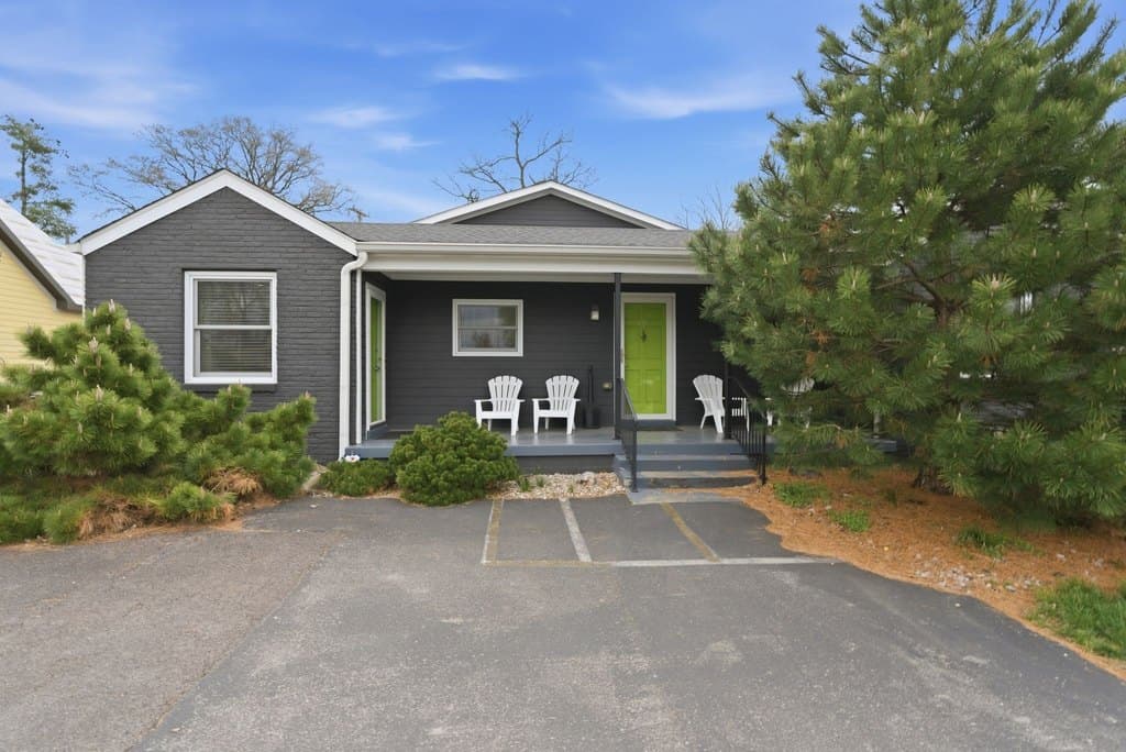 1 bedroom house for sale at 502 E Iris Dr Berry Hill - $2,200,000
