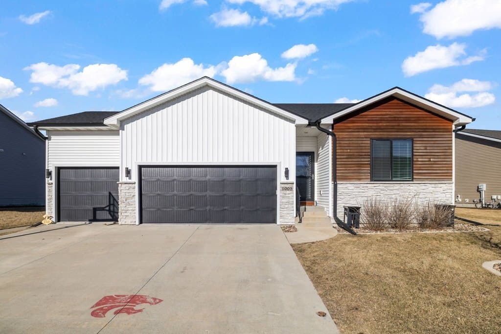 4 bedroom house for sale at 1005 Juniper Dr Carlisle - $395,000