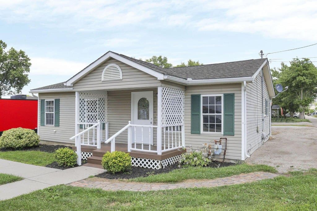2 bedroom house for sale at 11025 Hebron Rd Buckeye Lake - $259,000